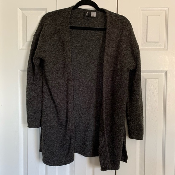 SOLD❗️🌻 Grey Cardigan - Picture 1 of 4